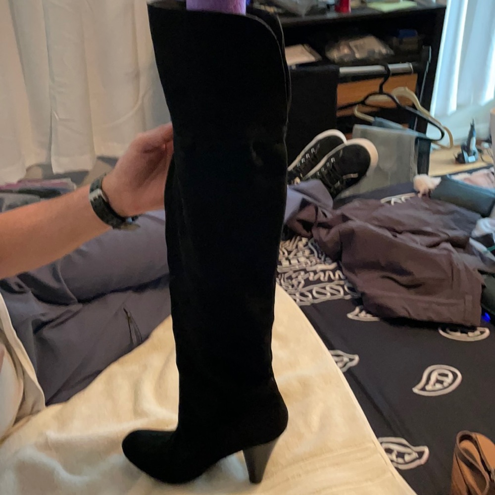 Tall knee high boots, worn 1 time suede like feel